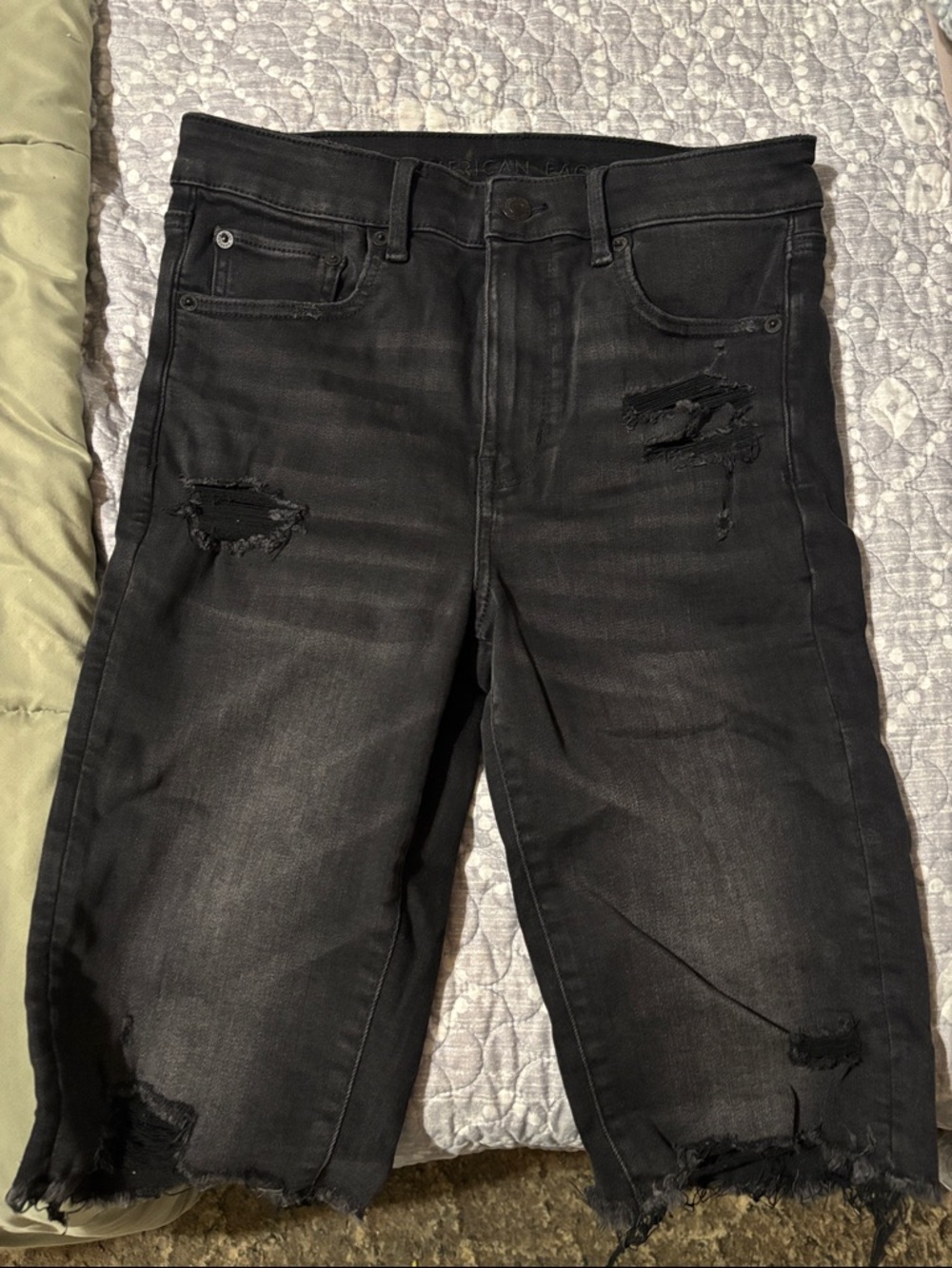 American Eagle black tight fitting jorts